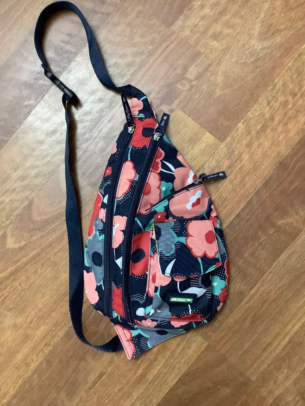Lily Bloom Side Pack sling crossbody  purse LIKE NEW